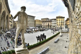 Antiche carrozze per le vie di Firenze